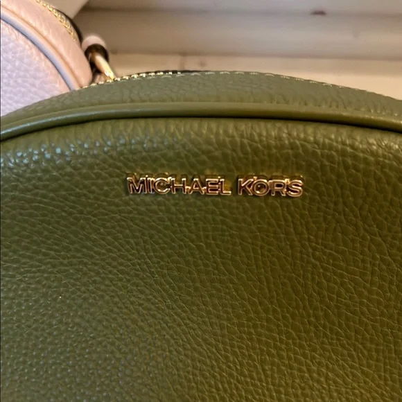 Bundle of Michael kors oval crossbody bags - Picture 2 of 8